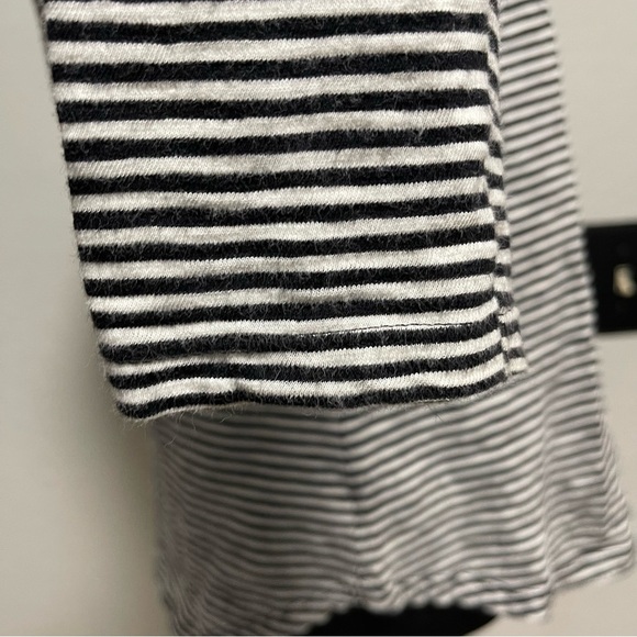 Old Navy Everywear Long Sleeve Crewneck Striped Top MEDIUM - Picture 4 of 7